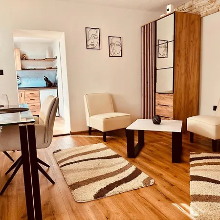 Appartamento Premium Apartman-filakovo *